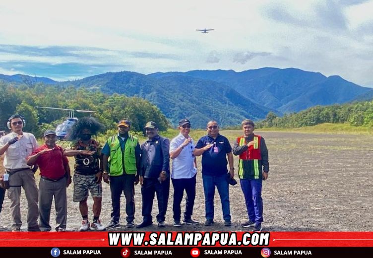 Persiapan saat Caravan akan tes Landing di Lapter Noema di Kampung Piligom Distrik Jila, Jumat (9/5/2025) (salampapua.com/Evita)