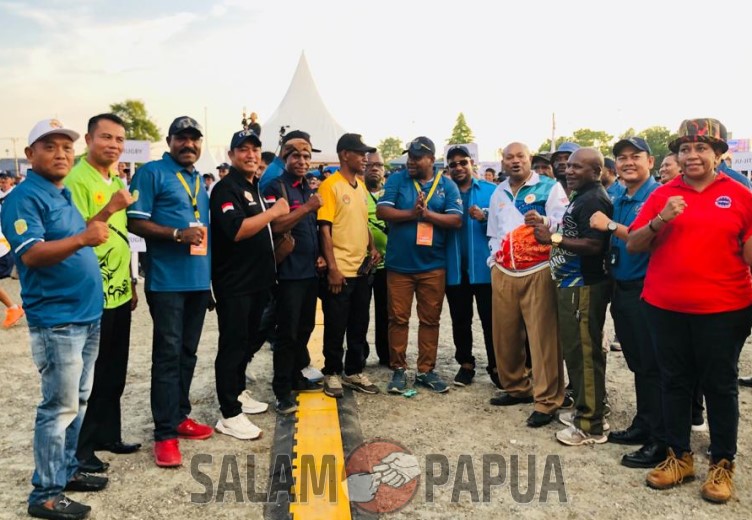 Foto bersama di sela-sela kegiatan (salampapua.com/Evita)