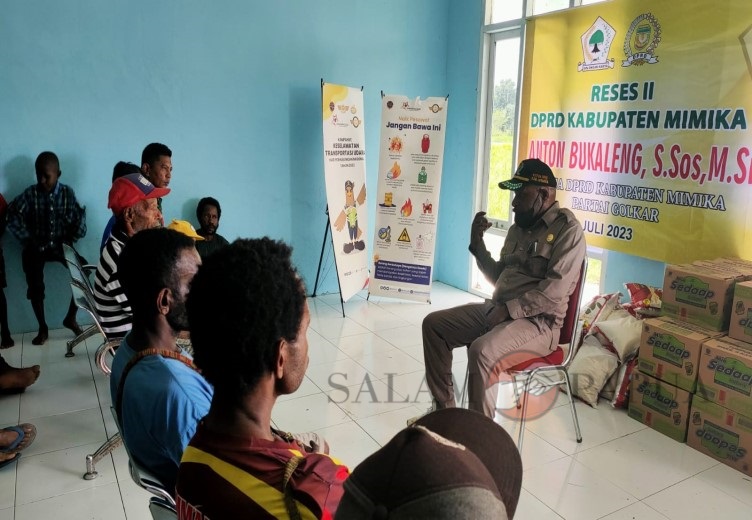 RESES II 2023, KETUA DPRD MIMIKA ANTON BUKALENG TEMUI MASYARAKAT AGIMUGA