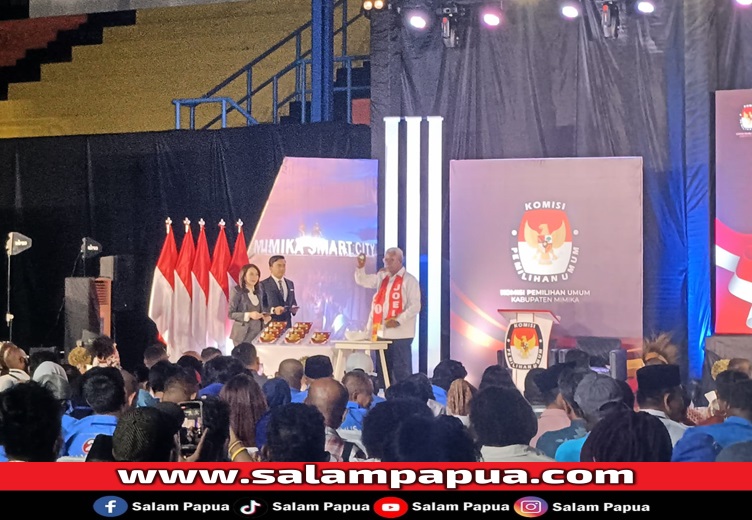 Pemilihan bola dan amplop pertanyaan oleh Paslon (salampapua.com/Abeth)