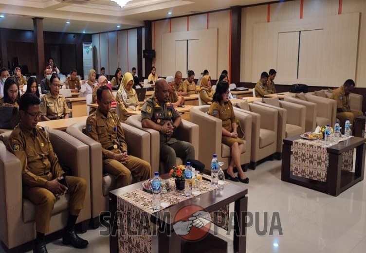 Peserta saat khusyuk dalam Doa Pembukaan kegiatan (Foto:salampapua.com/Evita)