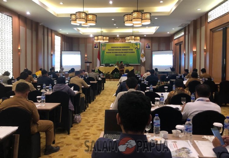 Suasana kegiatan sinkronisasi dan harmonisasi peraturan daerah terkait rencana tata ruang wilayah Kabupaten Mimika Tahun 2023-2042 (salampapua.com/Evita)