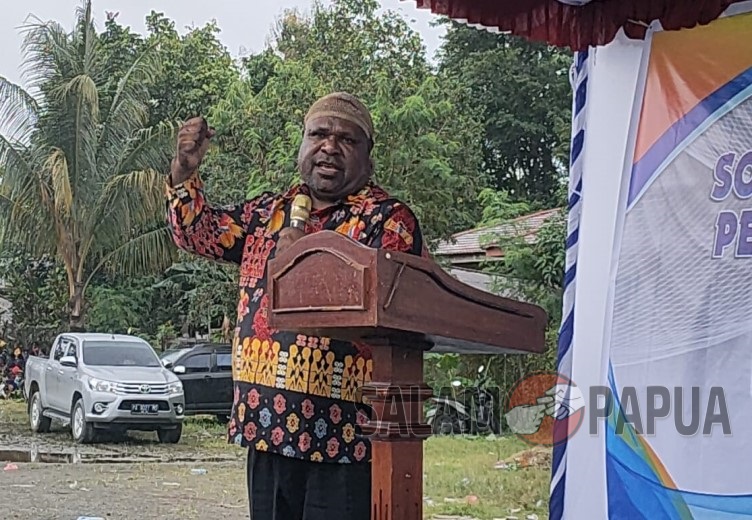 Amungeme Nagawan selaku Mandatori LEMASA, Menuel Jhon Magal saat menyampaikan sambutannya (Foto:salampapua.com/Acik)