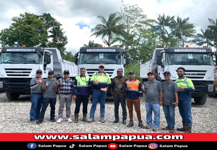 Foto bersama Direktur PT Putra Otomona Jaya Gergorius Okoare dengan pimpinan PT Petrosea dan PT Chakra Jawara (salampapua.com/Evita)