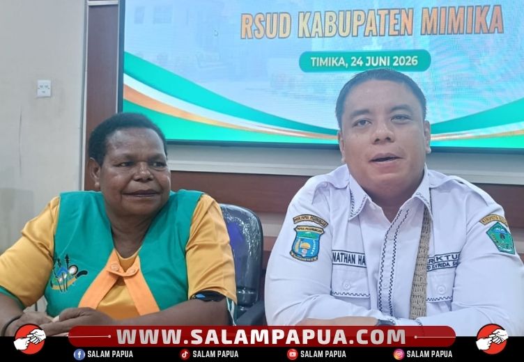 Direktur RSUD Elvrida Sara Nduga, dr. Nataniel Imanuel Hadi, M.Kes., FISQUA, dan Asisten II Setda Pemkab Nduga, Ina Gwijangge saat diwawancarai awak media usai acara penyerahan peserta magang (Salam Papua.com/Acik)