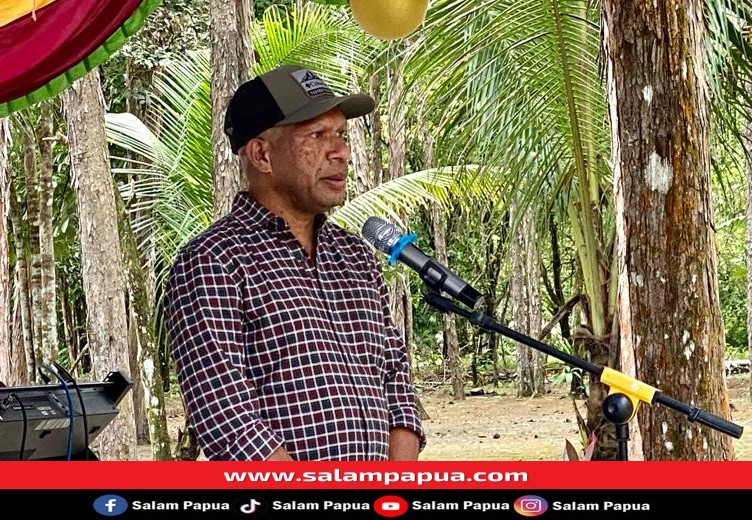 Sambutan VP Community Relations PTFI Engel Enoch (salampapua.com/Evita)