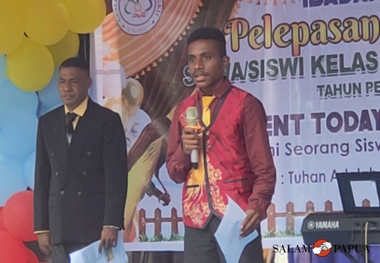 Perwakilan siswa Yopi Julian Magal saat menyampaikan ucapan terimakasih (Foto:salampapua.com/Acik)