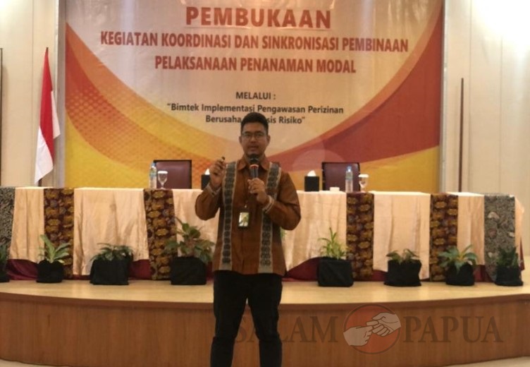 Narasumber dari BPJS Ketenagakerjaan saat menyampaikan materi (Foto:salampapua.com/Evita)