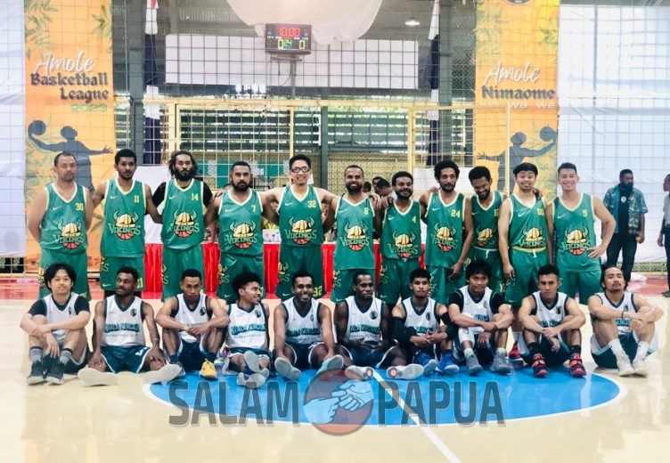 Foto bersama Tim Basket Putra KKBC A dan Tim Basket Putra SCM (Foto:salampapua.com/Evita)