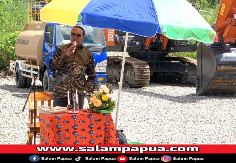 Direktur PT Putra Otomona Jaya, Gergorius Okoare saat menyampaikan sambutan (salampapua.com/Evita)