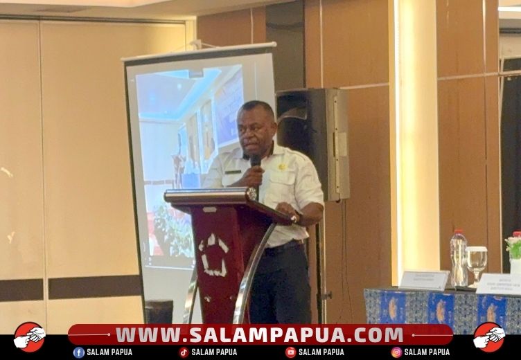 Sambutan Kepala Bidang Sumber Daya Manusia (Kabid SDM) Dinas Kesehatan (Dinkes) Provinsi Papua Tengah, Kristianus Tebai (salampapua.com/Evita)