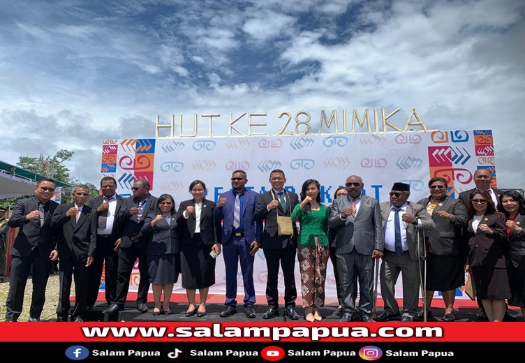 Foto bersama Pimpinan OPD di Lingkup Pemkab Mimika (salampapua.com/Evita)
