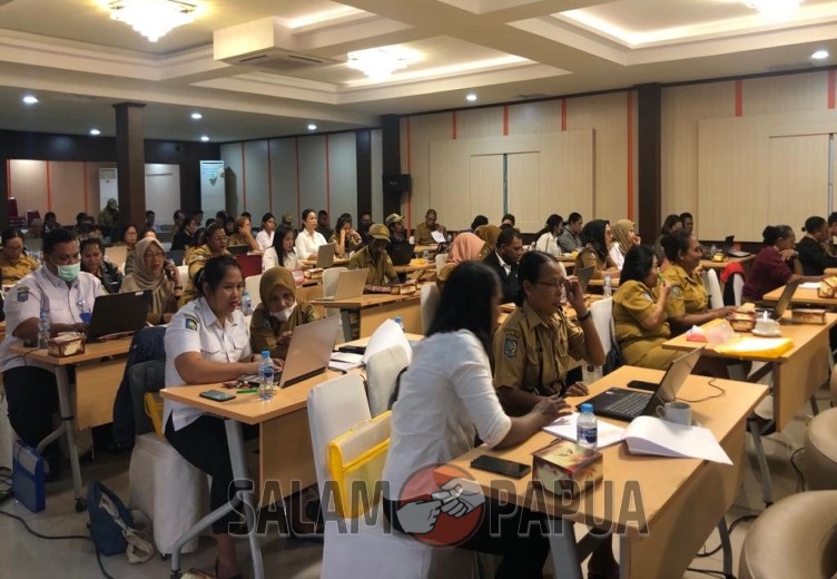 Peserta saat serius mengikuti kegiatan (Foto:salampapua.com/Evita)