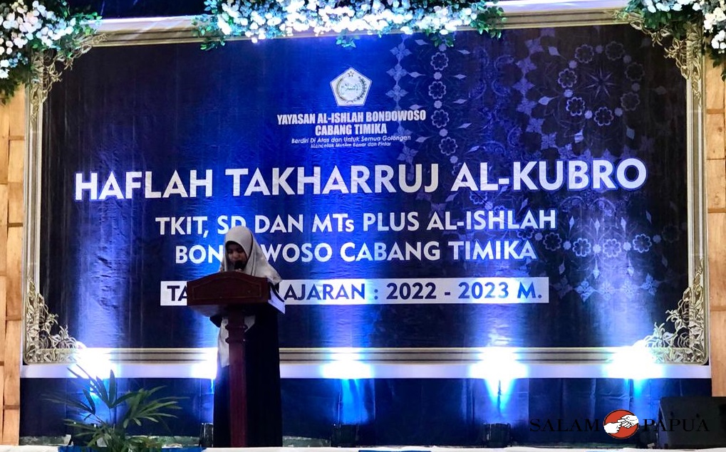 Perwakilan dari orang tua murid, Irma saat menyampaikan ucapan terima kasih (Foto:salampapua.com/Evita)