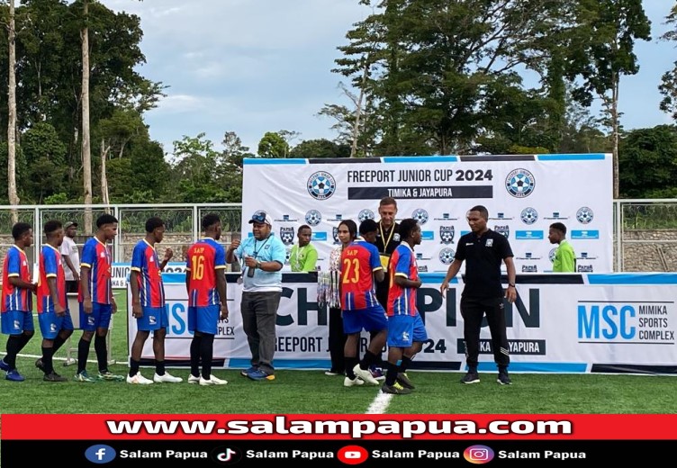 Pemberian mendali kepada Runner Up FJC 2024, Tim SATP (salampapua.com/Evita)