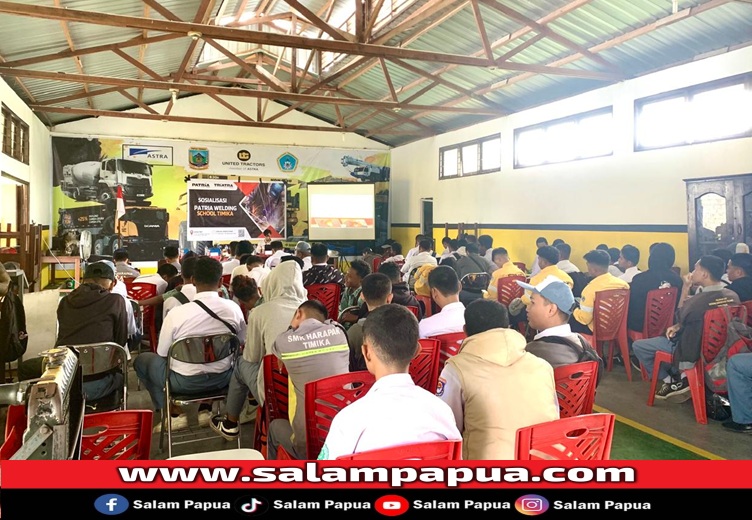 Situasi sosialisasi Patria Welding School di SMKS Harapan Timika (salampapua.com/Evita)