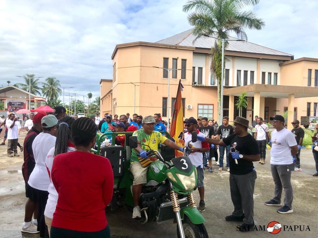 Persiapan menuju 6 titik pembersihan di Kota Timika (Foto:salampapua.com/Evita)