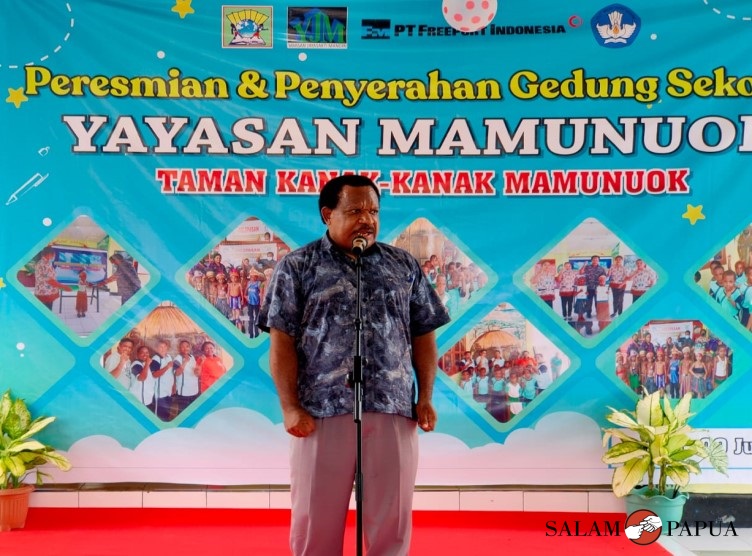 Perwakilan Masyarakat Utikini Baru Mimika, Devia Mom saat menyampaikan ucapan terimakasih kepada PTFI (Foto:salampapua.com/Acik&Abeth)