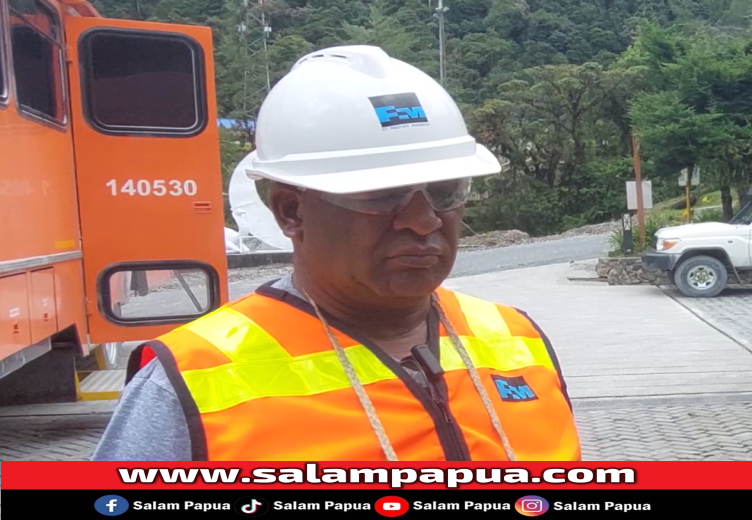 Plt Kepala Dinas Lingkungan Hidup Kabupaten Mimika, Frans Kambu, saat menyampaikan sambutan (salampapua.com/JR)