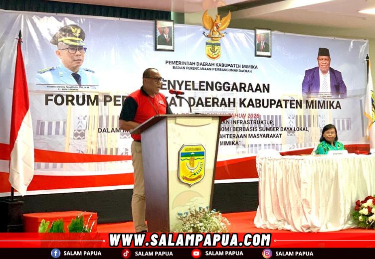 Sambutan Pj Bupati Mimika Yonathan Demme Tangdilintin yang dibacakan Staf Ahli Bidang Ekonomi dan Keuangan Setda Mimika Inosensius Yoga Pribadi pada penutupan Forum RKPD Mimika Tahun 2026 (salampapua.com/Evita)