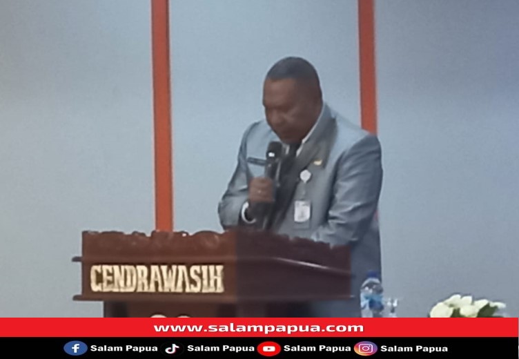 Kepala BPSDA Provinsi Papua Aryoko AF Rumaropen saat menyampaikan sambutan (salampapua.com/Acik)