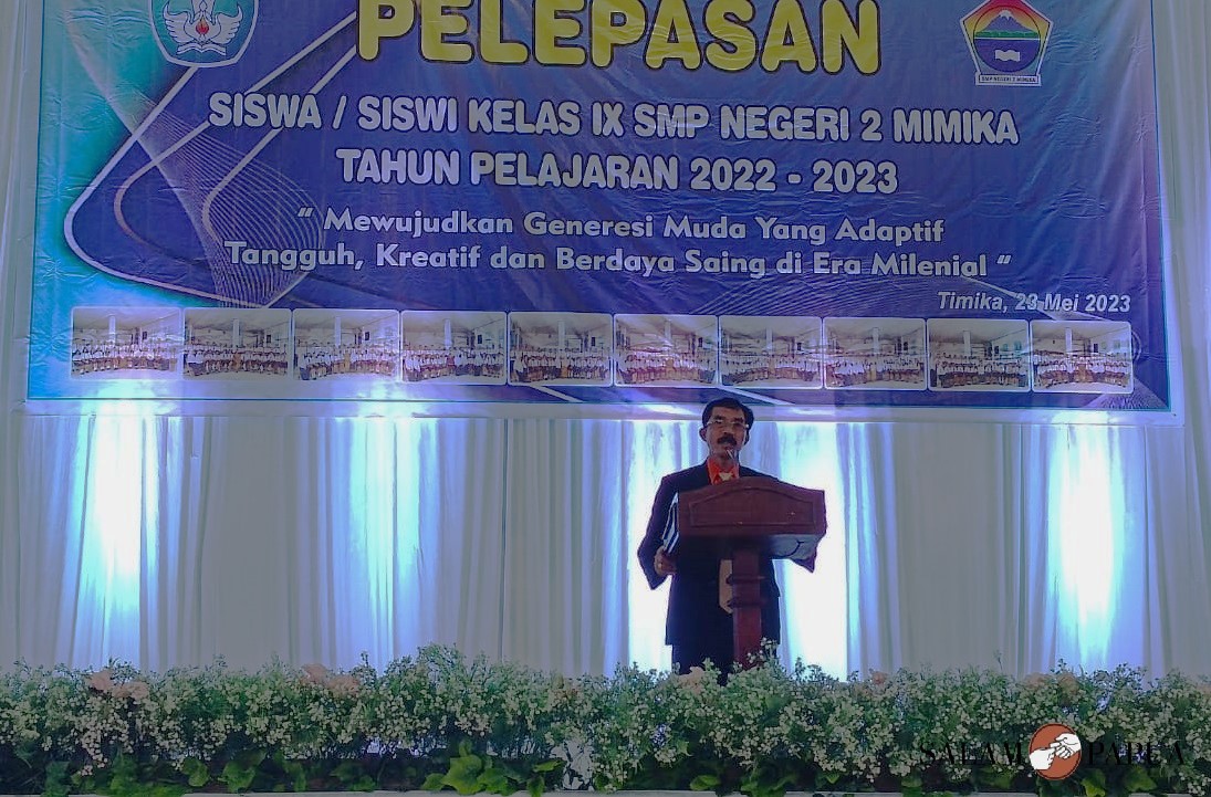 Kepala SMPN 2 Mimika, Mathias Sedan saat menyampaikan sambutannya (Foto:salampapua.com/Acik)