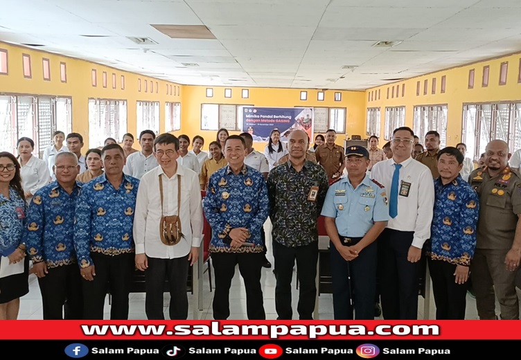 Foto bersama trainner, guru-guru Sentra Pendidikan, dan tamu undangan yang hadir (salampapua.com/Acik)