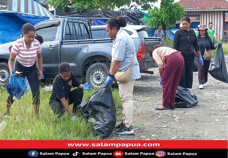 Masyarakat saat mengikuti kegiatan bersih-bersih kota Timika (salampapua.com/Evita)