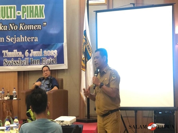 Kepala Dinas Kesehatan Kabupaten Mimika Reynold Rizal Ubra saat memaparkan materi (Foto:salampapua.com/Evita)