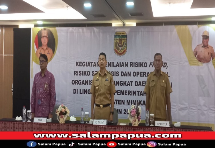 (dari kiri) Miarno dari BPKP Provinsi Papua, Pj Bupati Mimika, Valentinus S Sumito dan Plt Kepala Inspektorat Mimika, Primus Lesomar Ketika mengikuti pembukaan Penilaian Risiko Fraud