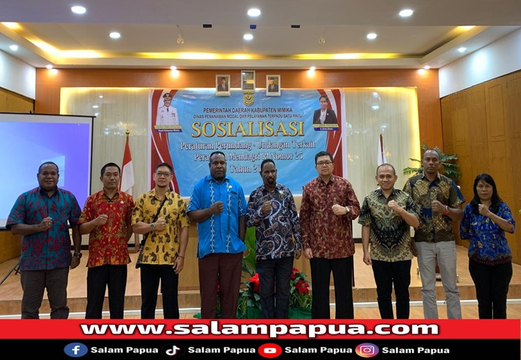 Foto bersama usai pembukaan sosialisasi (salampapua.com/Evita)