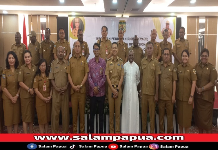 Pj Bupati Mimika, Valentinus S Sumito Bersama para pimpinan OPD, Pastor dan perwakilan BPKP Provinsi Papua di lingkup Pemkab Mimika