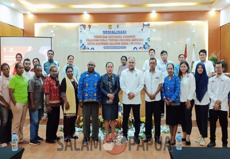 Foto Bersama usai pembukaan sosialisasi (salampapua.com/Evita)