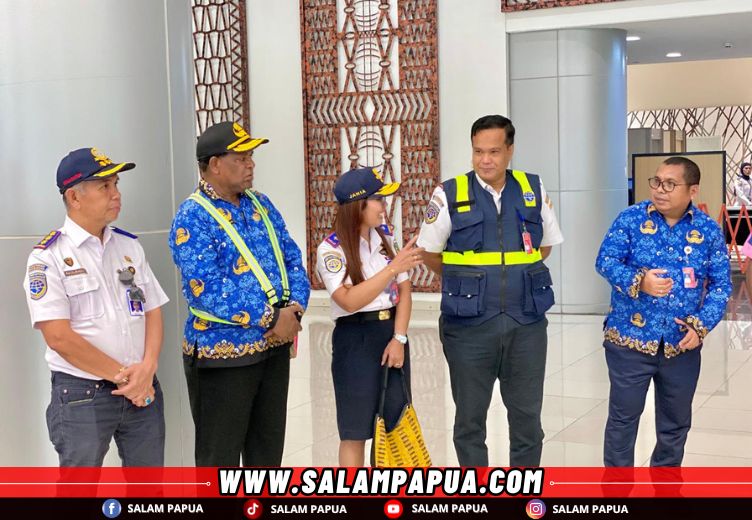 Kepala Dinas Perhubungan Kabupaten Mimika Jania Basir saat hadir pada launching penerbangan ke daerah Pedalaman Mimika (salampapua.com/Evita)