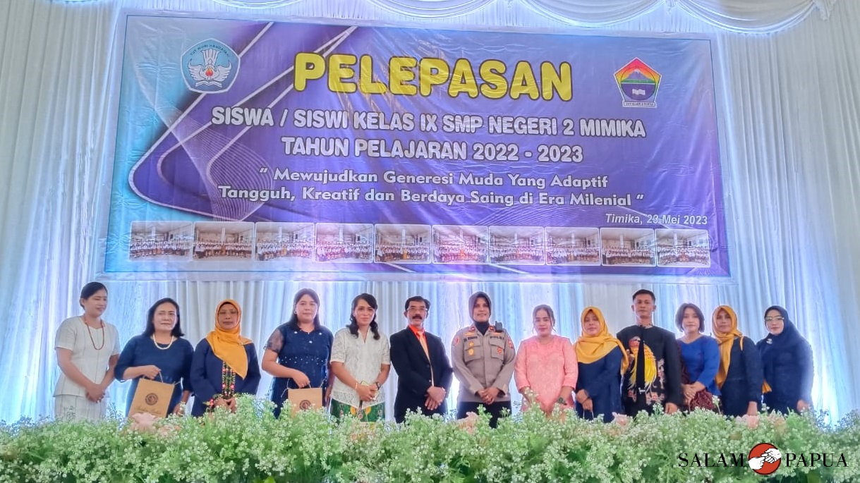 Foto bersama panitia acara penamatan SMPN 2 Mimika (Foto:salampapua.com/Acik)