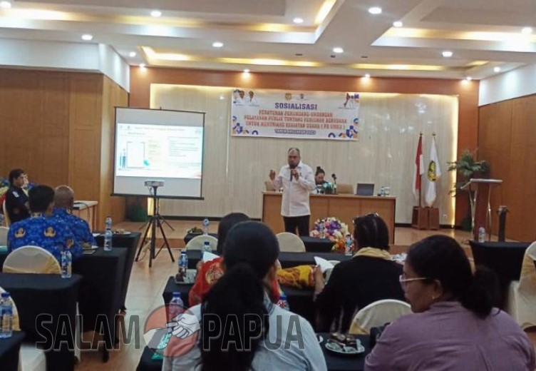 Pemateri dari Direktorat Sistem Perizinan Berusaha Kementerian Investasi, Agus Prayitno (salampapua.com/Evita)